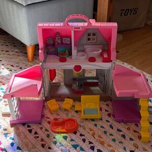 Fisher-Price Pink Foldable Dollhouse Playset with Bright Accessories